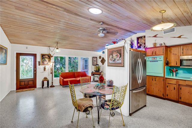 2661 Victory Boulevard, Vero Beach, FL 32960