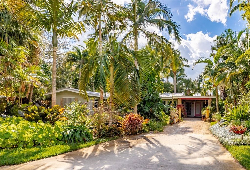 2661 Victory Boulevard, Vero Beach, FL 32960