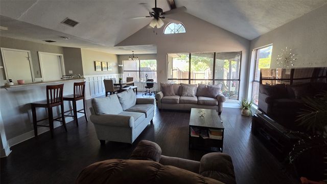 2103 Prairie Creek Trail, Garland, TX 75040