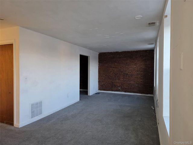 8 Main Street, Chester, NY 10918