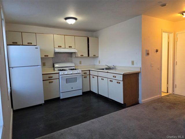 8 Main Street, Chester, NY 10918