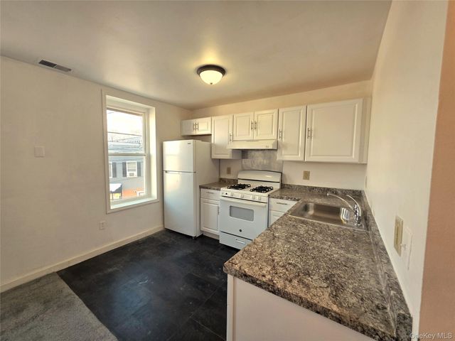 8 Main Street, Chester, NY 10918