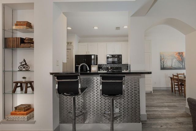 182 N Valley Oaks Circle, The Woodlands, TX 77382