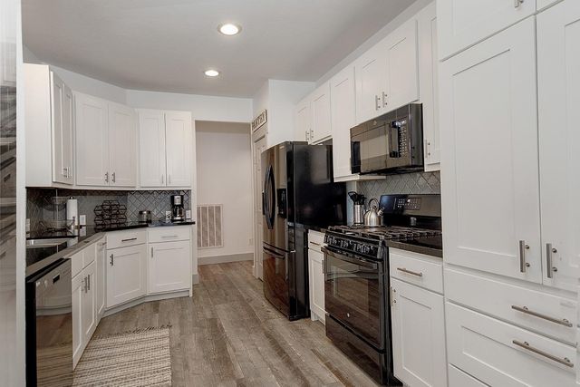 182 N Valley Oaks Circle, The Woodlands, TX 77382