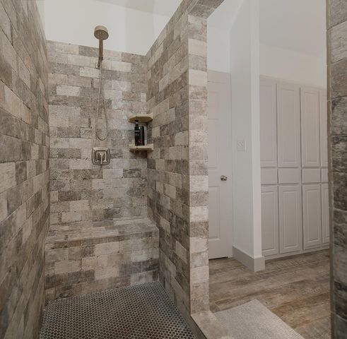 182 N Valley Oaks Circle, The Woodlands, TX 77382