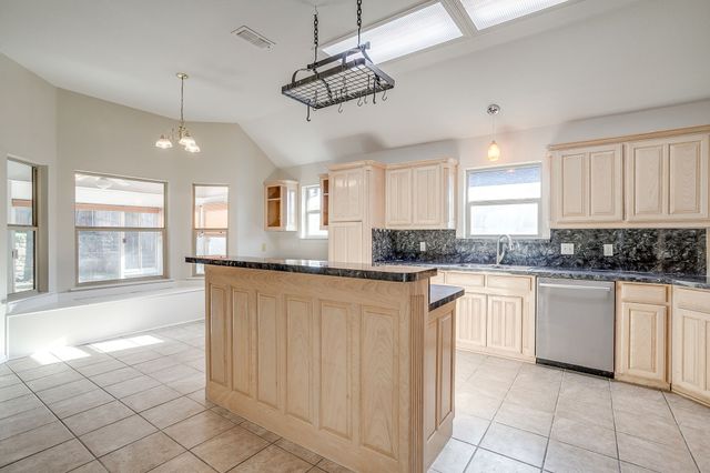 8612 Woodslane Drive, Fort Worth, TX 76179