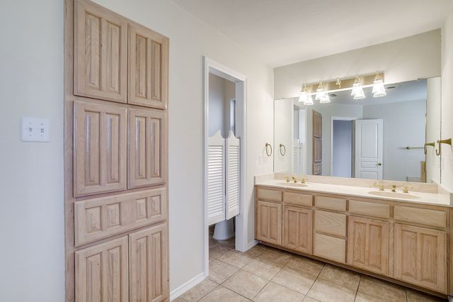 8612 Woodslane Drive, Fort Worth, TX 76179