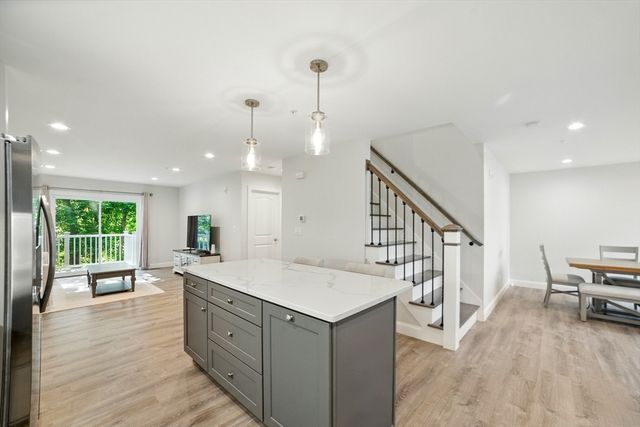 2 Sabrina Way C, Agawam, MA 01001