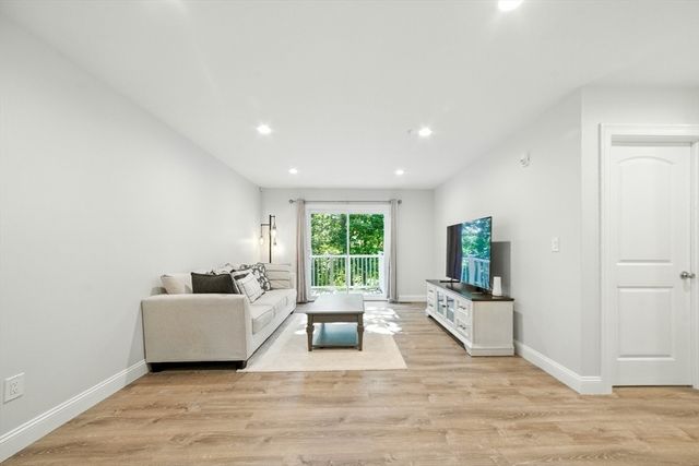 2 Sabrina Way C, Agawam, MA 01001