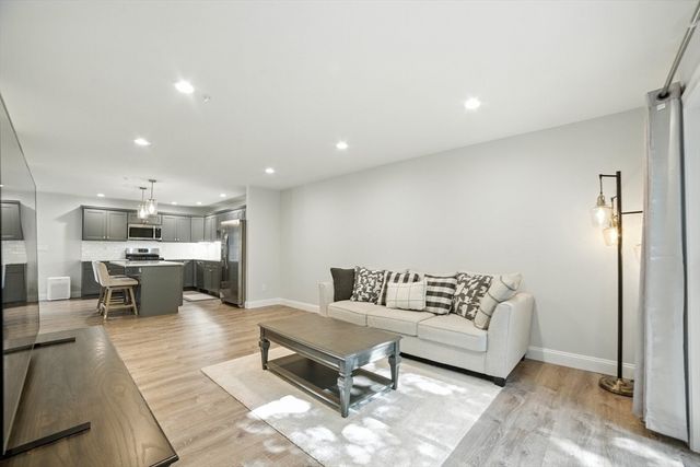 2 Sabrina Way C, Agawam, MA 01001