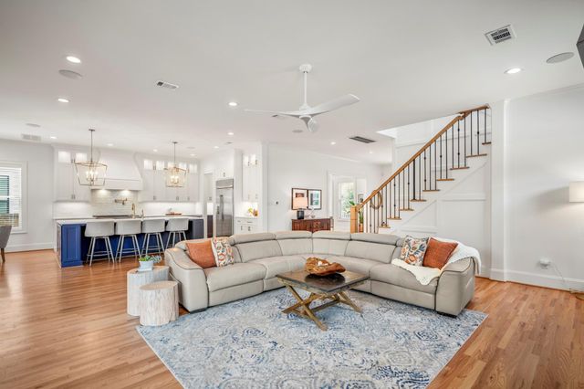 319 E 26th Street, Houston, TX 77008