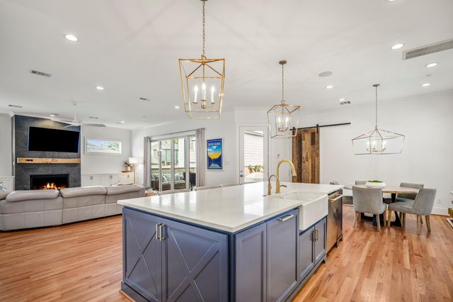 319 E 26th Street, Houston, TX 77008