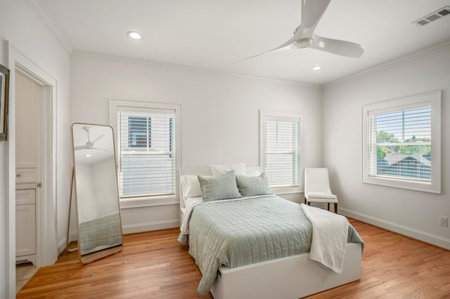 319 E 26th Street, Houston, TX 77008