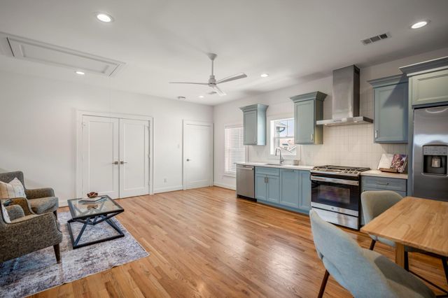 319 E 26th Street, Houston, TX 77008