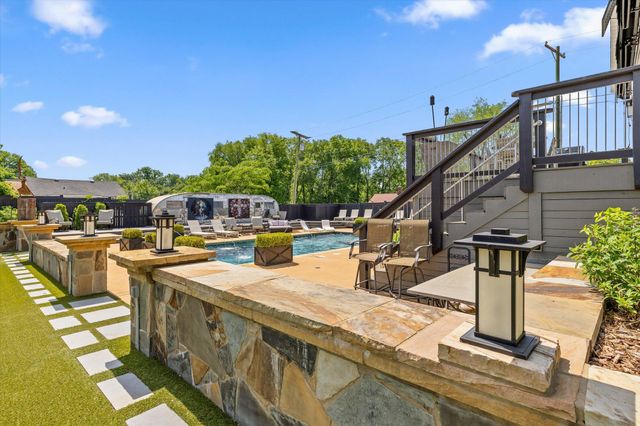1710 S Holtzclaw Avenue, Chattanooga, TN 37404