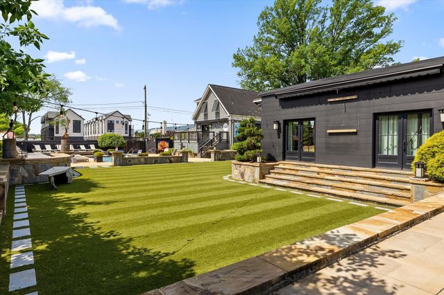 1710 S Holtzclaw Avenue, Chattanooga, TN 37404