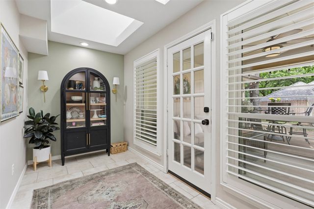 6405 Amicable Drive, Arlington, TX 76016