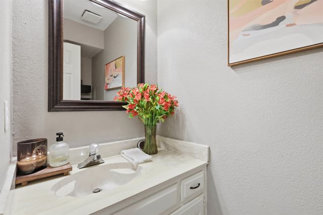 6405 Amicable Drive, Arlington, TX 76016