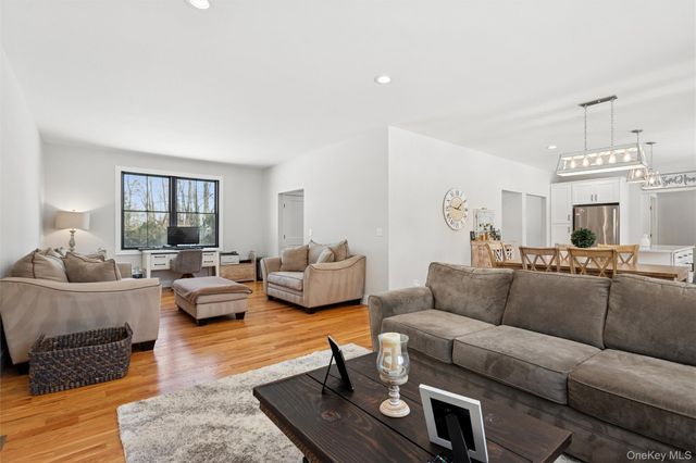 3 Cardinal Way, Yorktown Heights, NY 10598