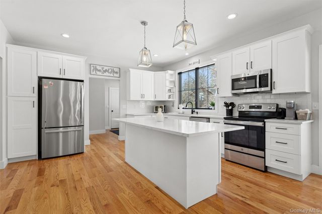 3 Cardinal Way, Yorktown Heights, NY 10598