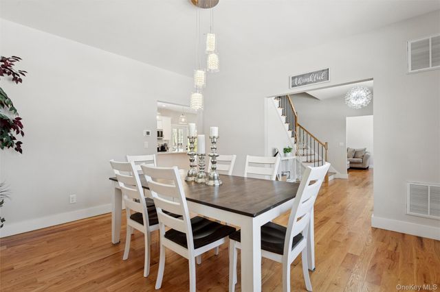 3 Cardinal Way, Yorktown Heights, NY 10598