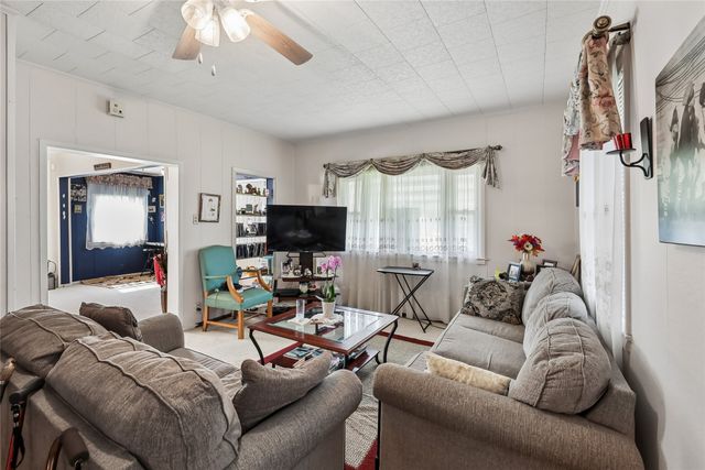 1317 3rd Avenue, Grinnell, IA 50112