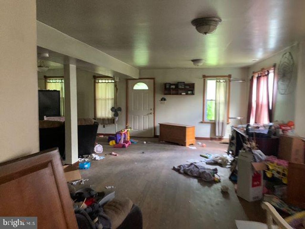 Image 10 of property listing at 303 TANSBORO RD, Berlin, NJ 08009