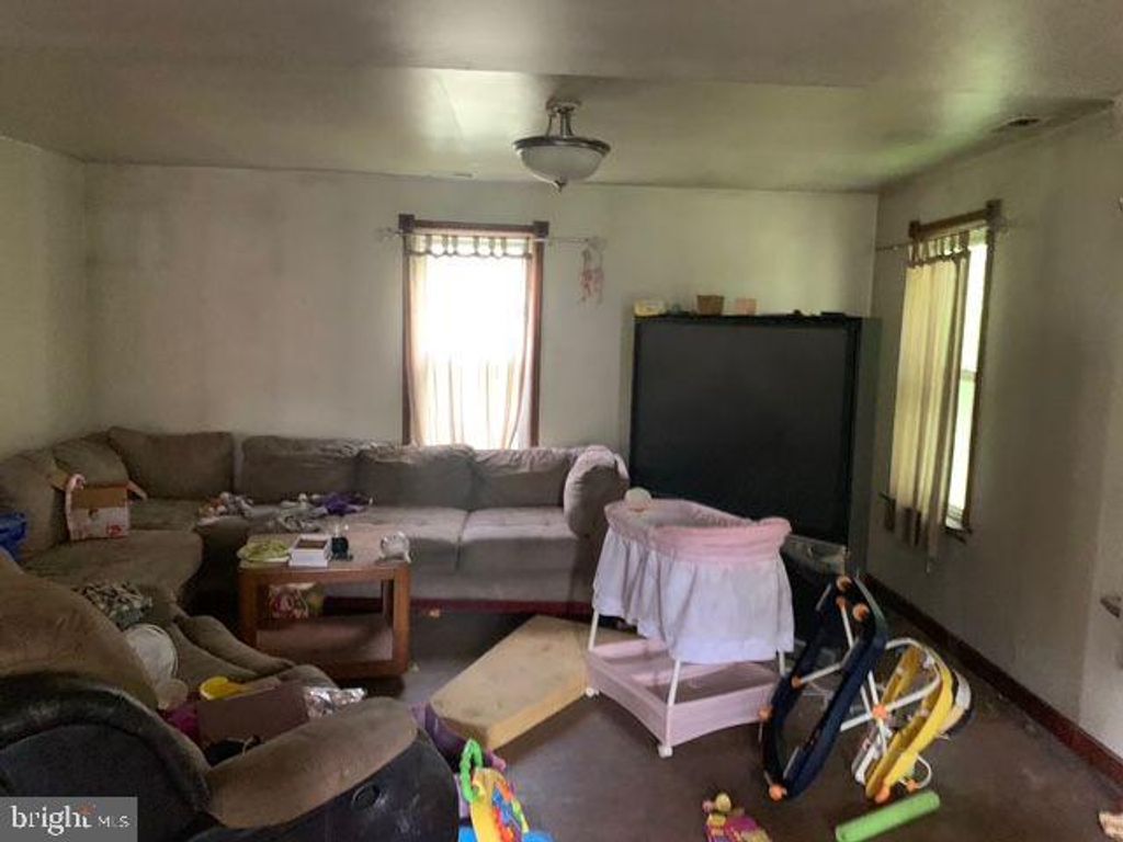 Image 11 of property listing at 303 TANSBORO RD, Berlin, NJ 08009