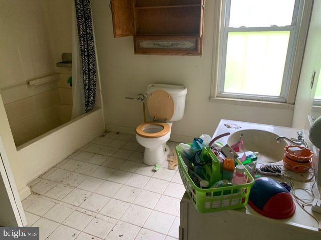 Image 12 of property listing at 303 TANSBORO RD, Berlin, NJ 08009