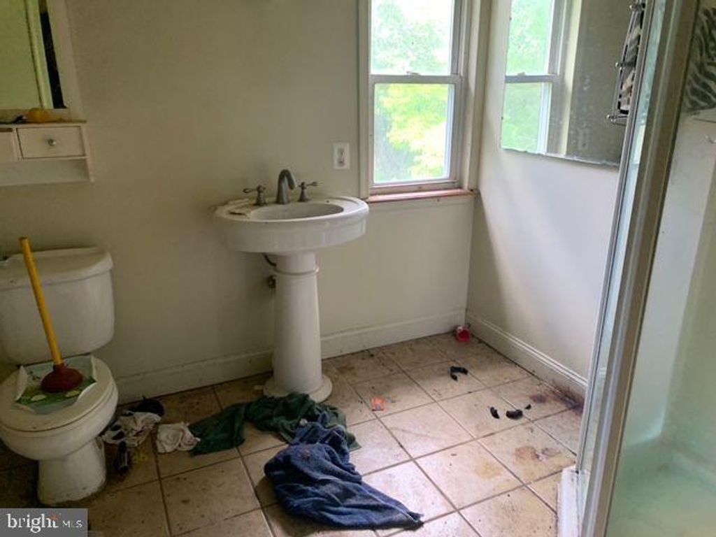 Image 15 of property listing at 303 TANSBORO RD, Berlin, NJ 08009