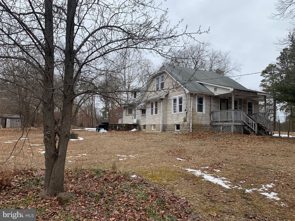 Image 2 of property listing at 303 TANSBORO RD, Berlin, NJ 08009