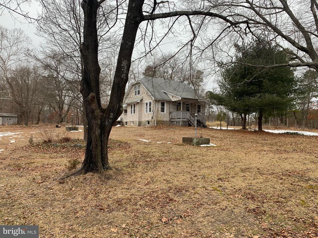 Image 3 of property listing at 303 TANSBORO RD, Berlin, NJ 08009