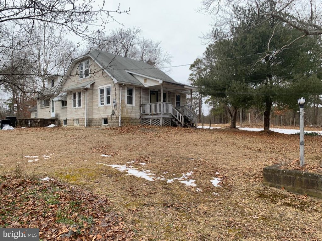 Image 5 of property listing at 303 TANSBORO RD, Berlin, NJ 08009