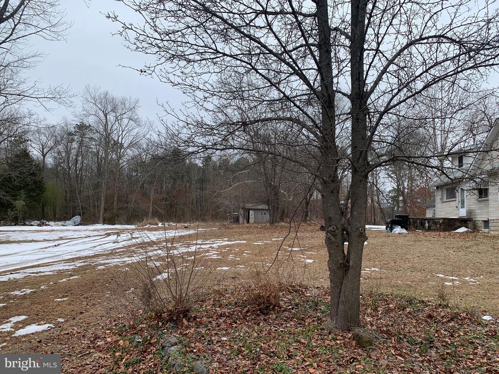Image 7 of property listing at 303 TANSBORO RD, Berlin, NJ 08009