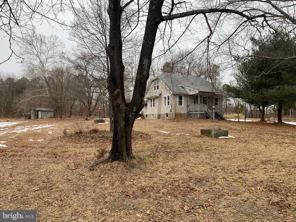 Image 8 of property listing at 303 TANSBORO RD, Berlin, NJ 08009