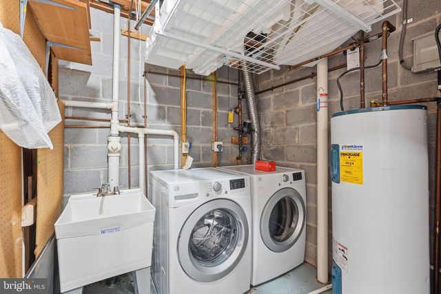 11825 COOPERS CT, Reston, VA 20191