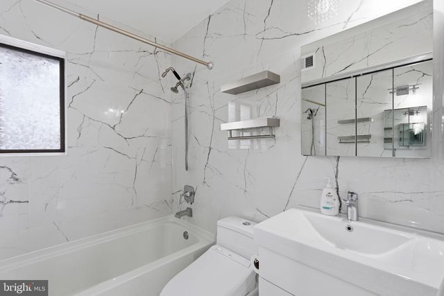 11825 COOPERS CT, Reston, VA 20191