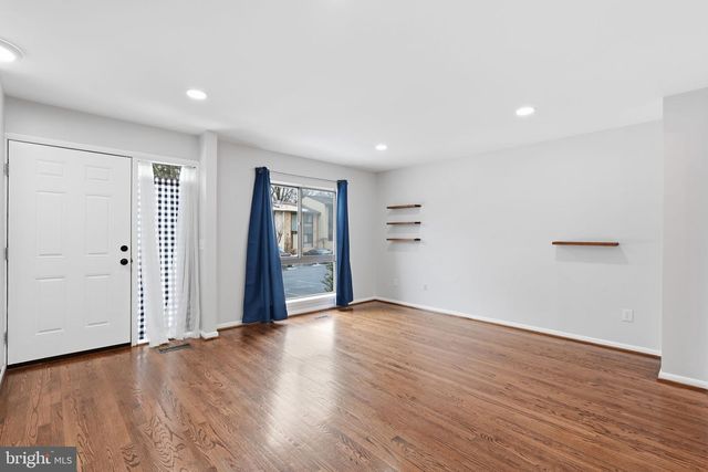 11825 COOPERS CT, Reston, VA 20191