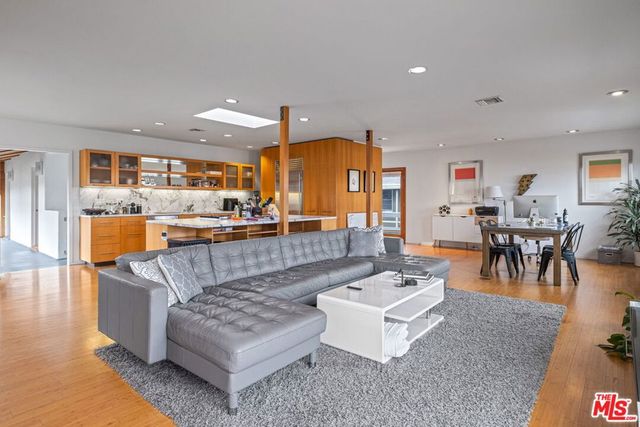 221 3rd Avenue, Venice, CA 90291