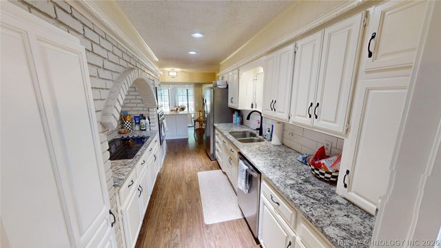 6005 E 79th Street, Tulsa, OK 74136