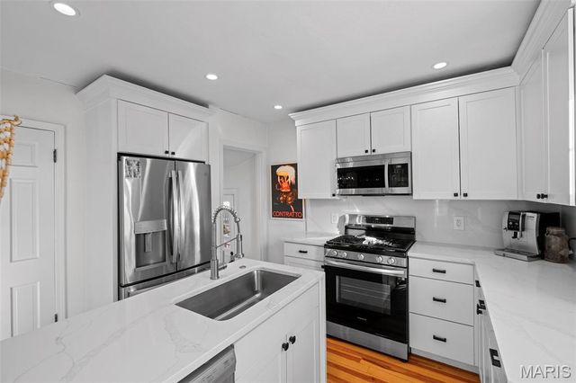 1012 Nolan Drive, Glendale, MO 63122