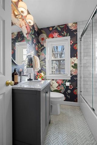 1012 Nolan Drive, Glendale, MO 63122