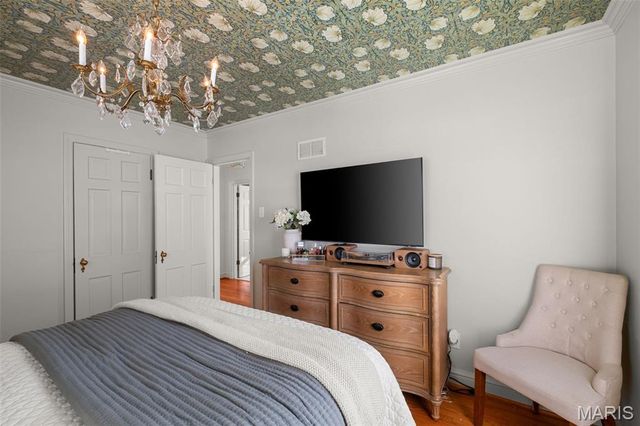 1012 Nolan Drive, Glendale, MO 63122