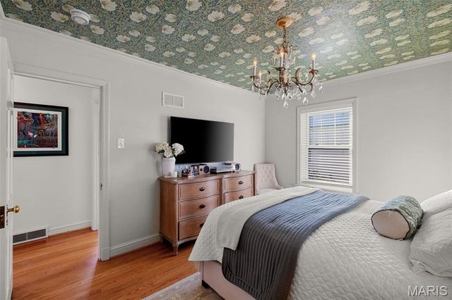 1012 Nolan Drive, Glendale, MO 63122