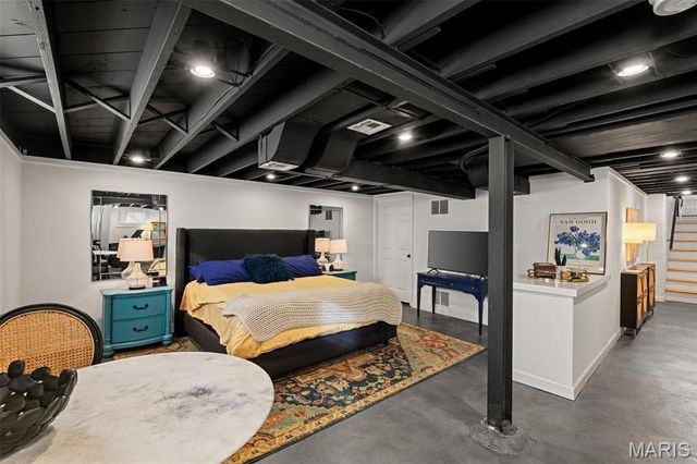 1012 Nolan Drive, Glendale, MO 63122