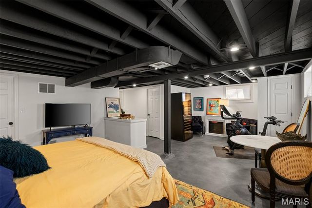 1012 Nolan Drive, Glendale, MO 63122