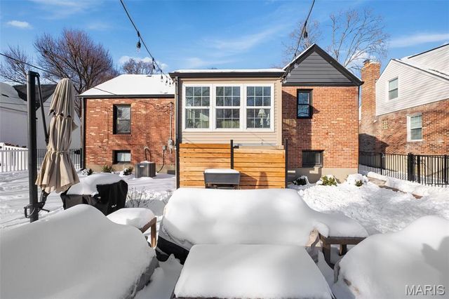 1012 Nolan Drive, Glendale, MO 63122