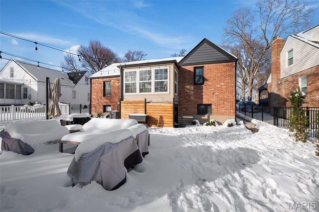 1012 Nolan Drive, Glendale, MO 63122