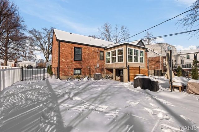 1012 Nolan Drive, Glendale, MO 63122