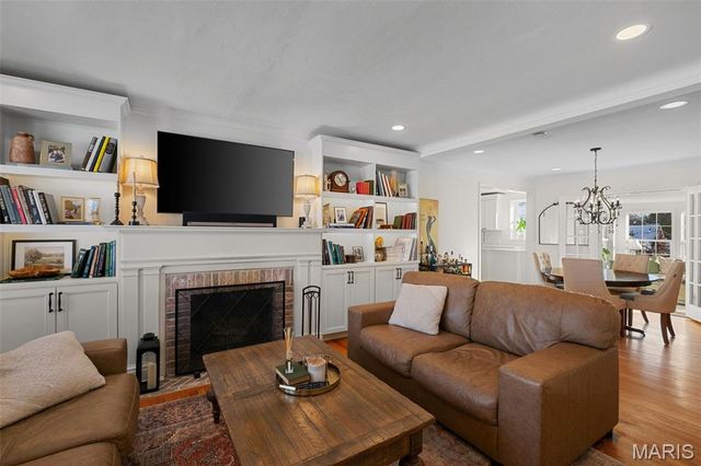 1012 Nolan Drive, Glendale, MO 63122